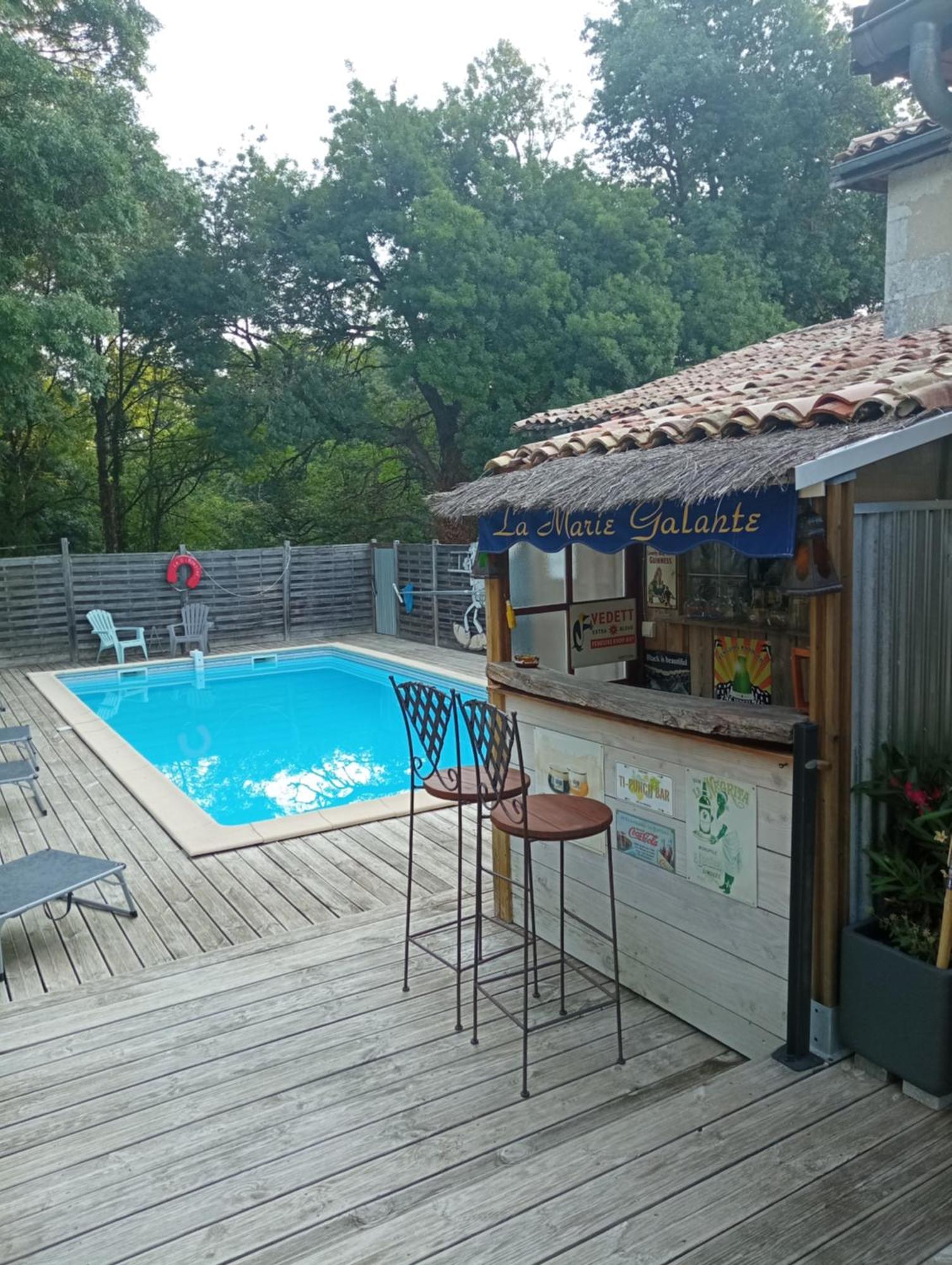 La Girondine Bed and Breakfast Galgon Exteriör bild