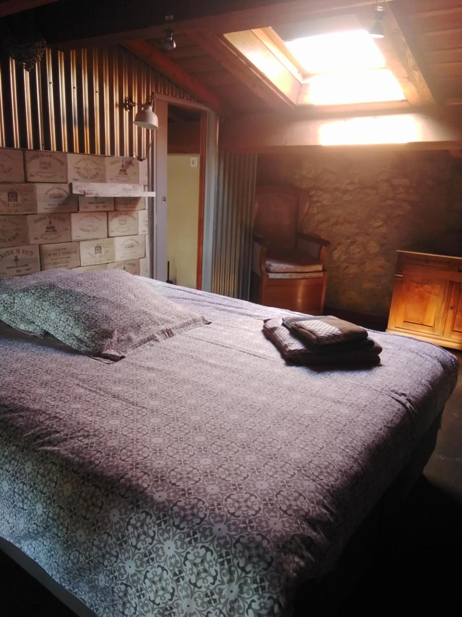 La Girondine Bed and Breakfast Galgon Exteriör bild