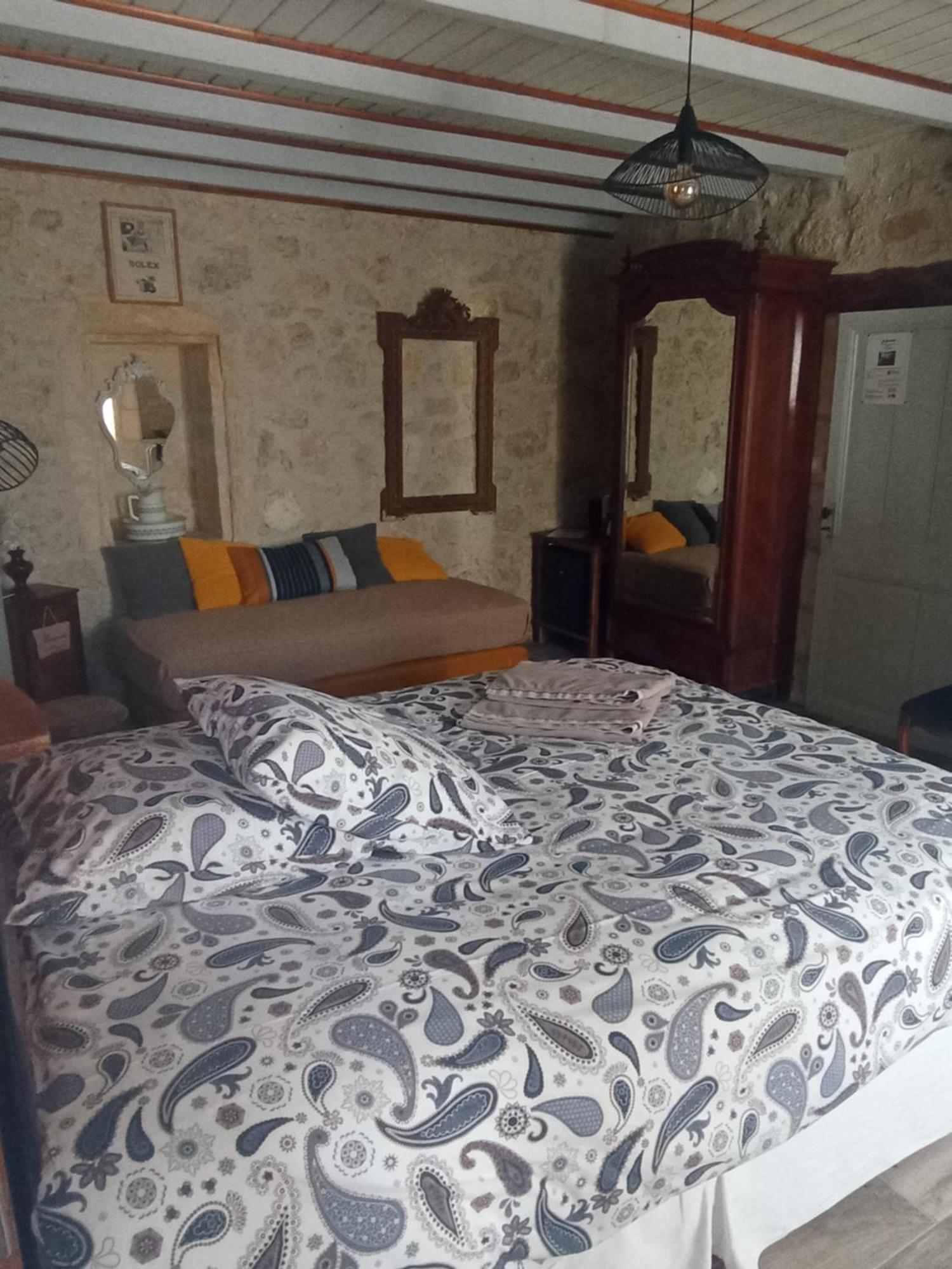 La Girondine Bed and Breakfast Galgon Exteriör bild