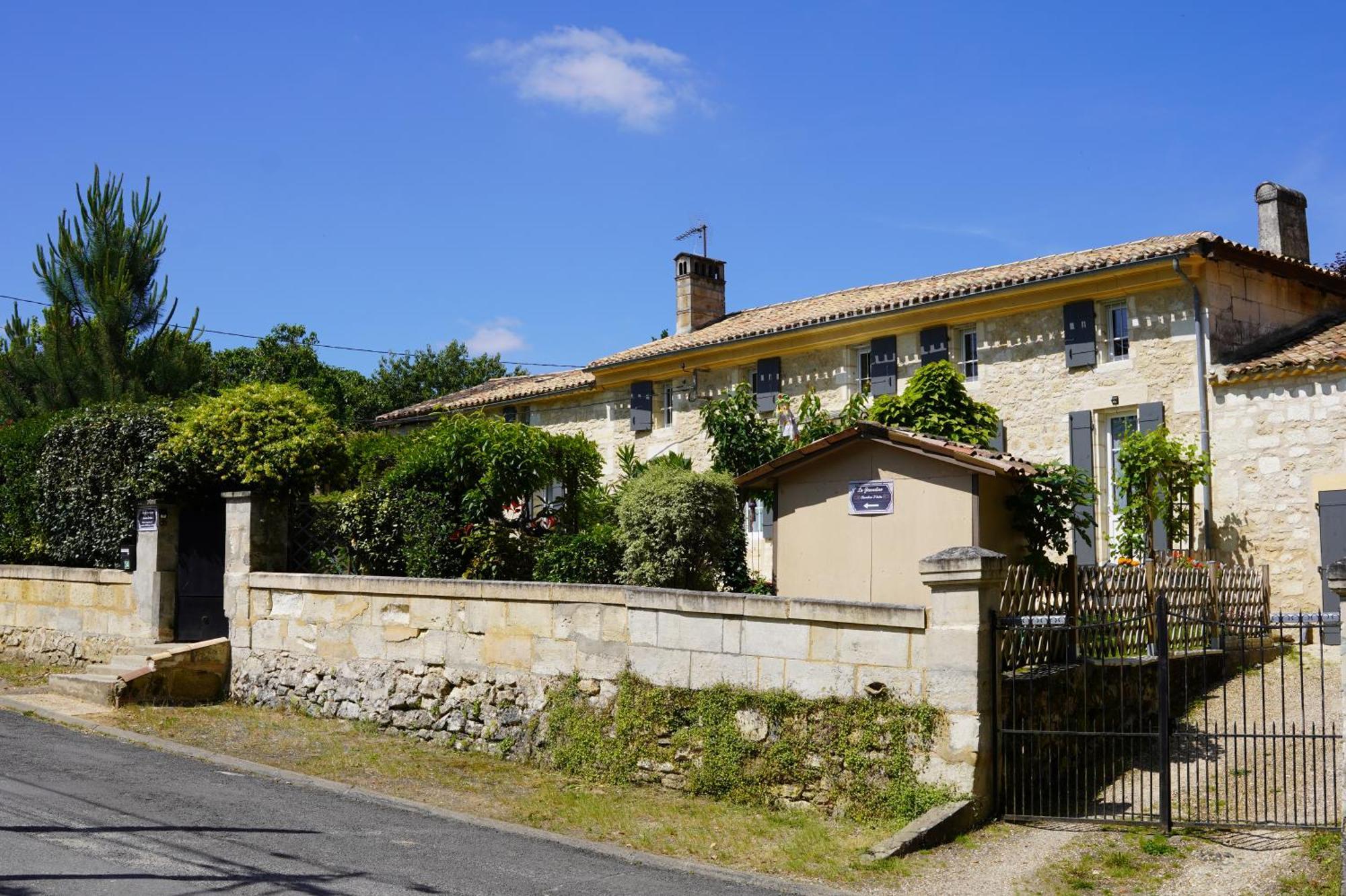 La Girondine Bed and Breakfast Galgon Exteriör bild