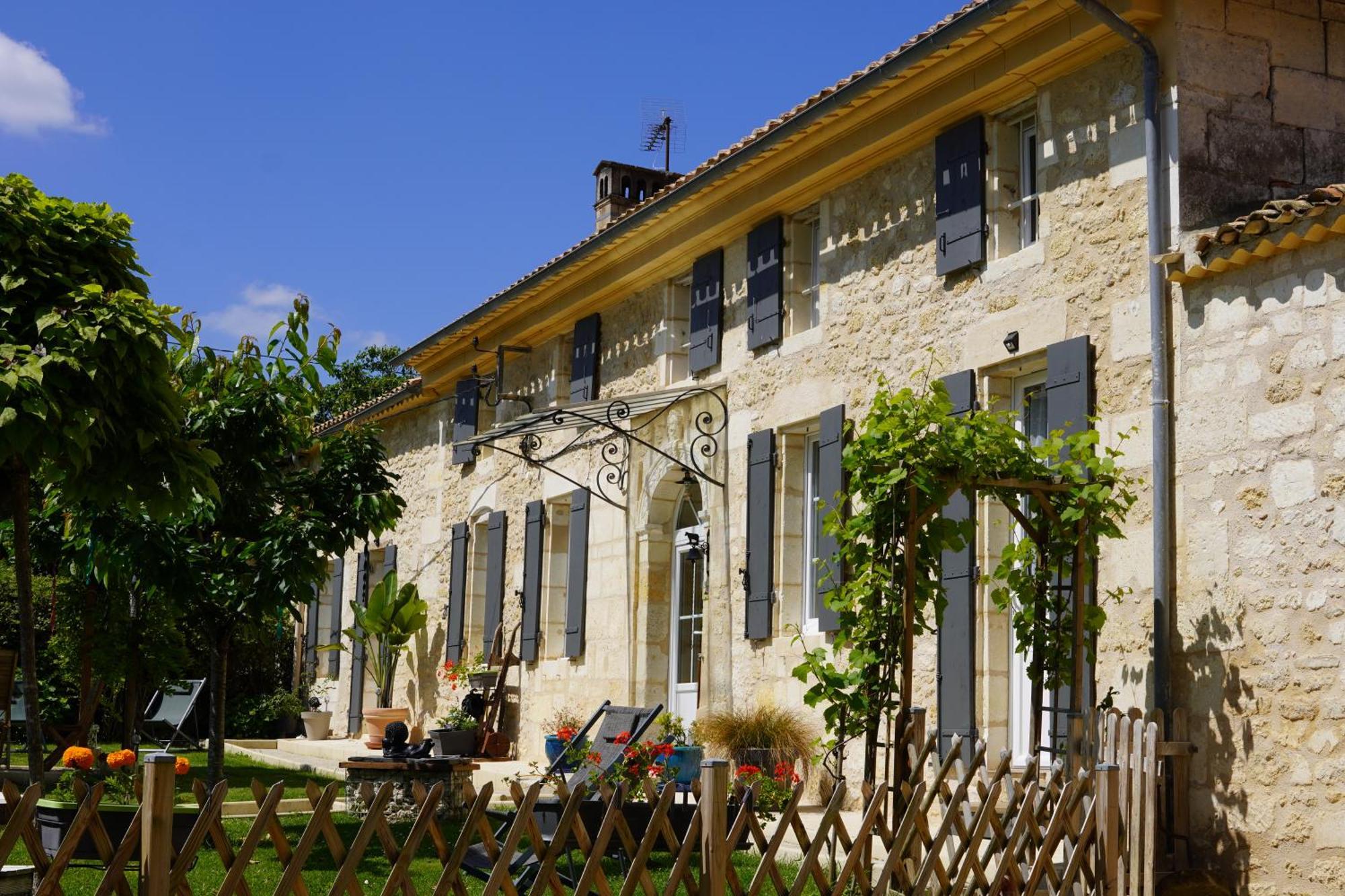 La Girondine Bed and Breakfast Galgon Exteriör bild